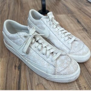 Nike Women's Blazer Low 77 'Sail Sesame Sneakrs